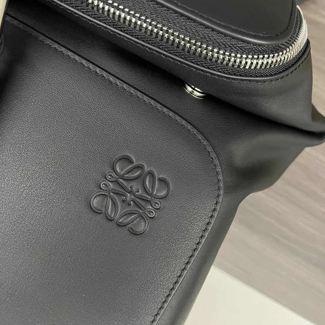 小牛皮 L⊚℮w℮ 最新Goya Backpack系列 雙肩 雙肩包 实用雙肩款