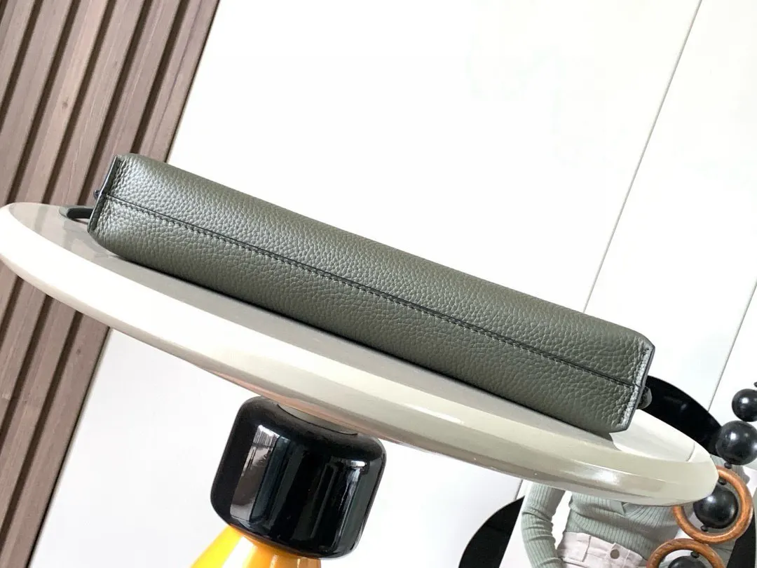 绿色 小牛皮 粒面牛皮革TT Pouch手包 家的皮具 腋下包 复古腋下背款