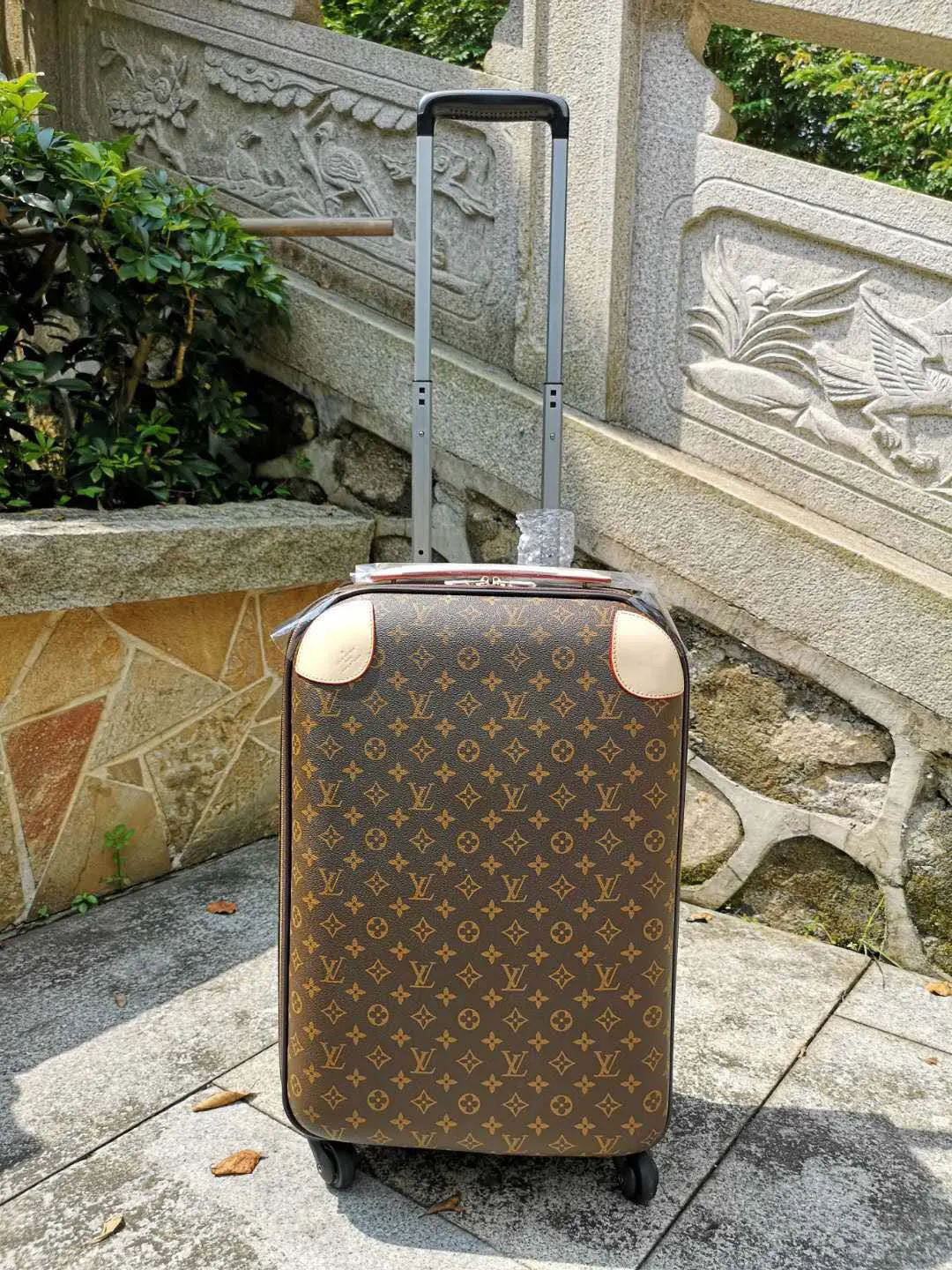 LV 產品 实 行李箱 旅行拉杆款 輕便出行款
