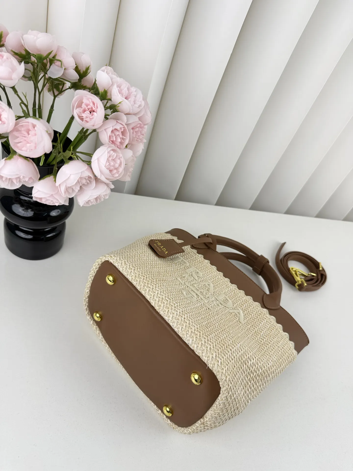 PRADA 购物袋 轻便实用款