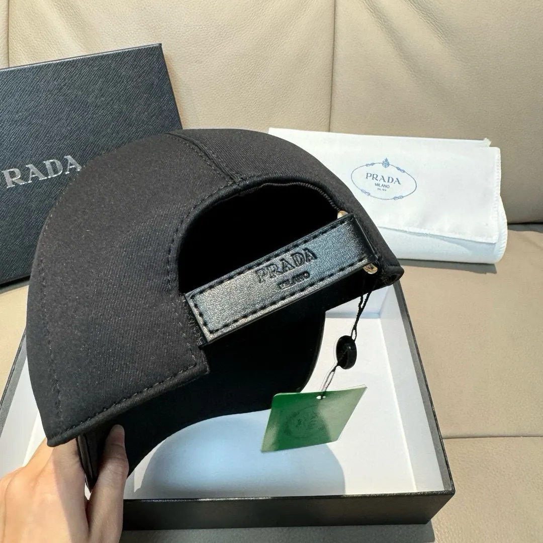 Prada 牛皮 棉质 刺绣 帽子 精致搭配