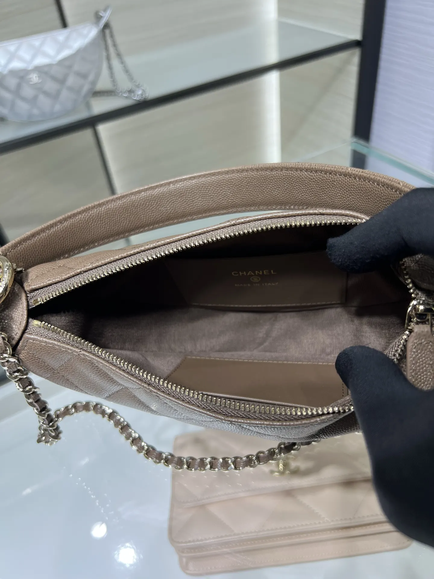 Shoulder Bag Image 8 Shoulder Bag Image 8