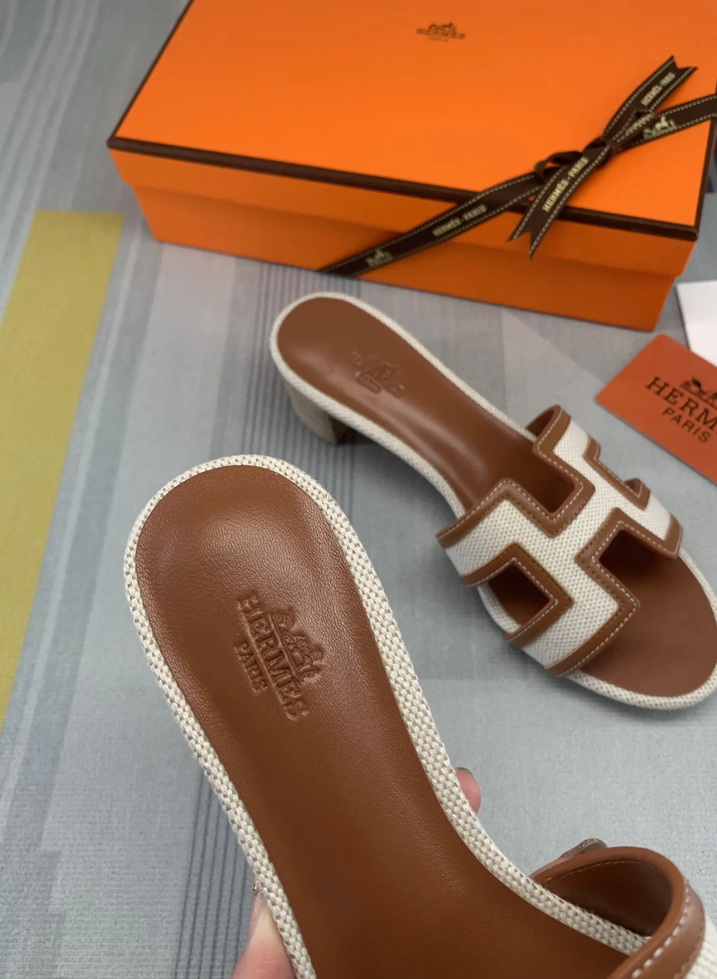 Hermès 琥珀色 小牛皮 拖鞋 舒适