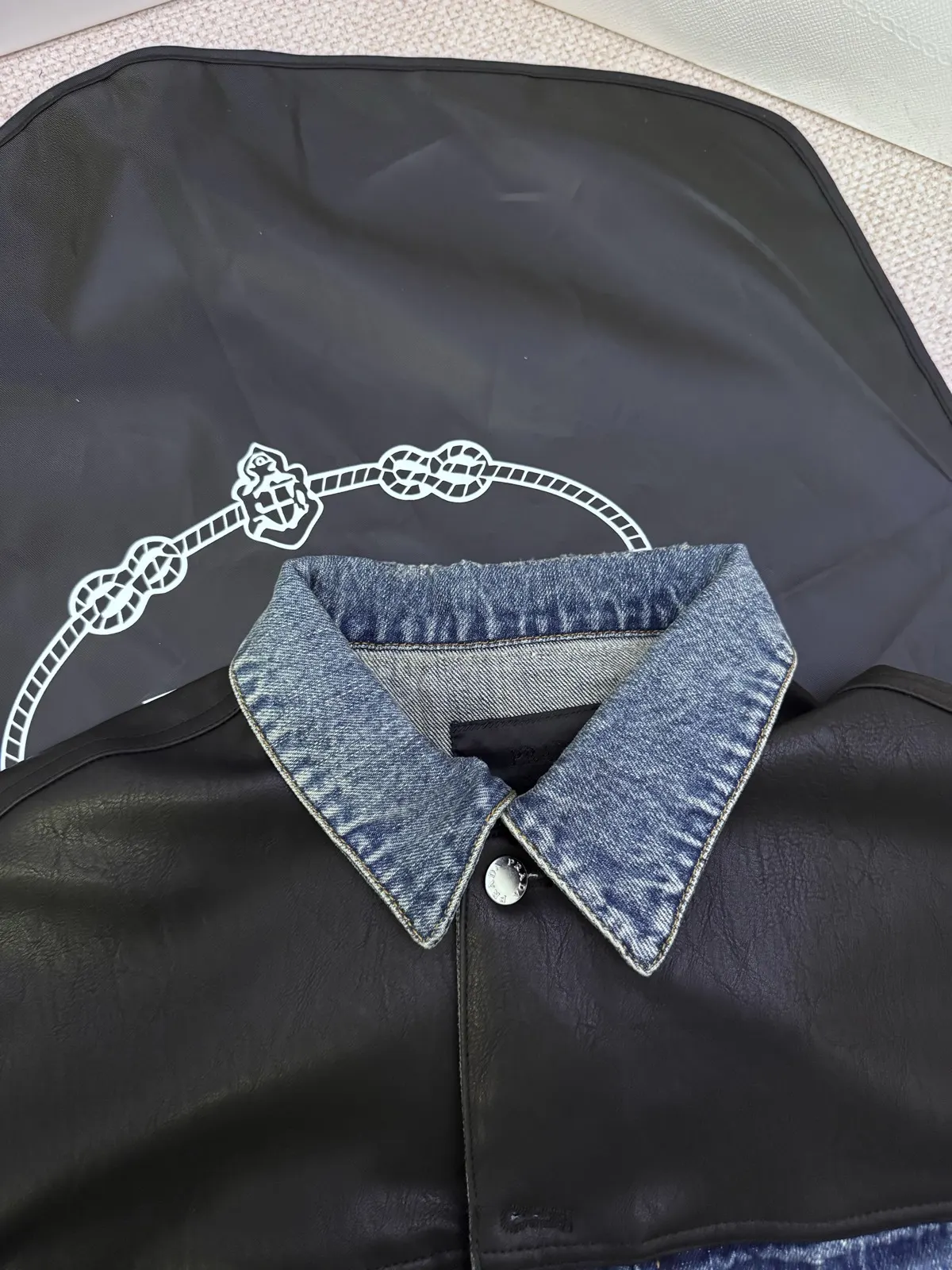 PRADA 皮革 牛仔 三角标 夹克外套 通勤休闲款