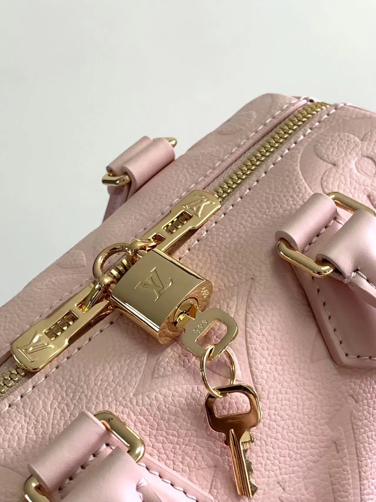 LV Pink Chain Handle Bag Image 7 LV Pink Chain Handle Bag Image 7
