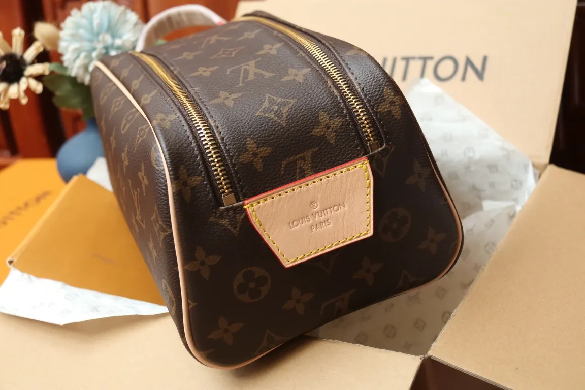 Louis Vuitton Monogram Cosmetic Pouch Leather