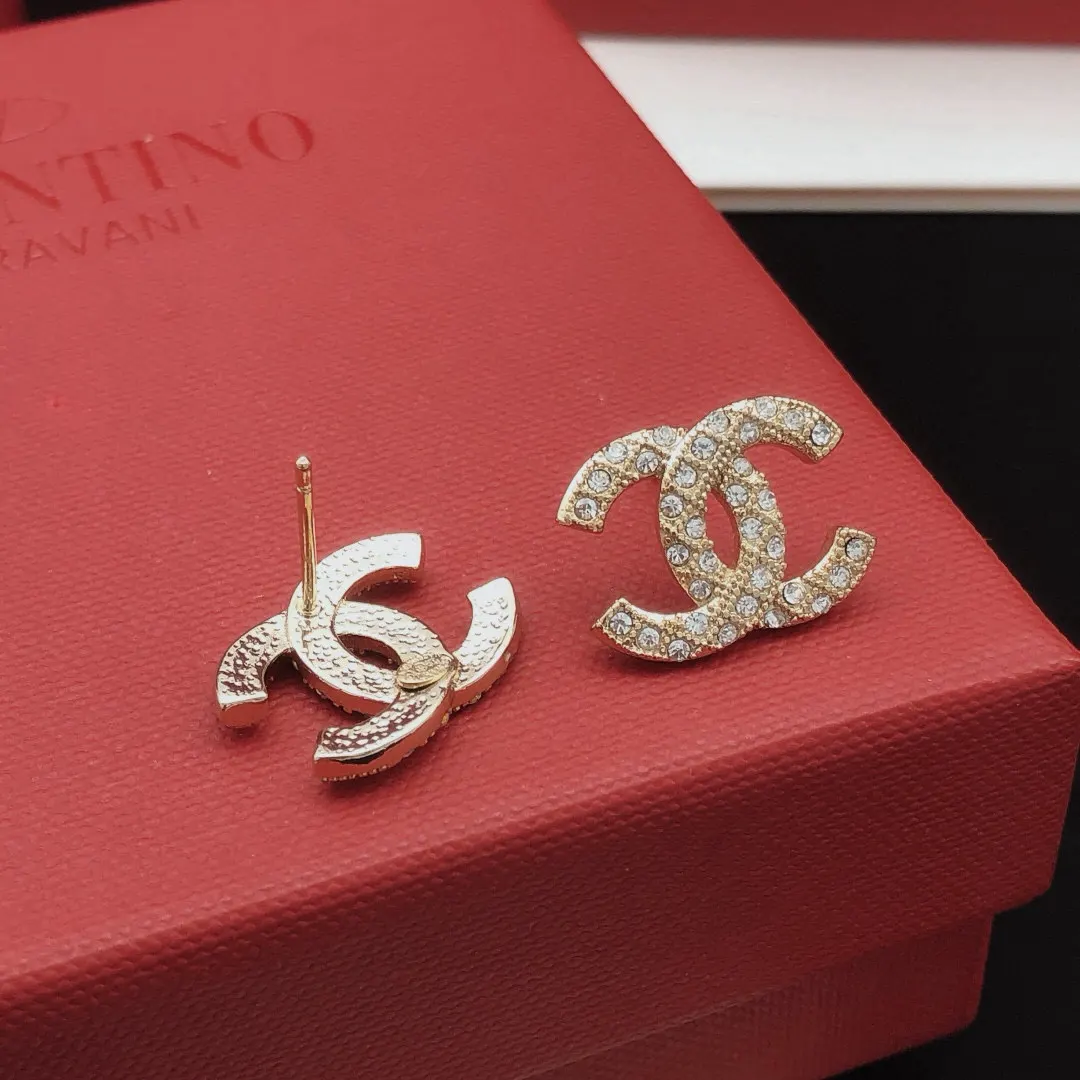 Chanel 双C 耳钉 小巧点缀 耳饰