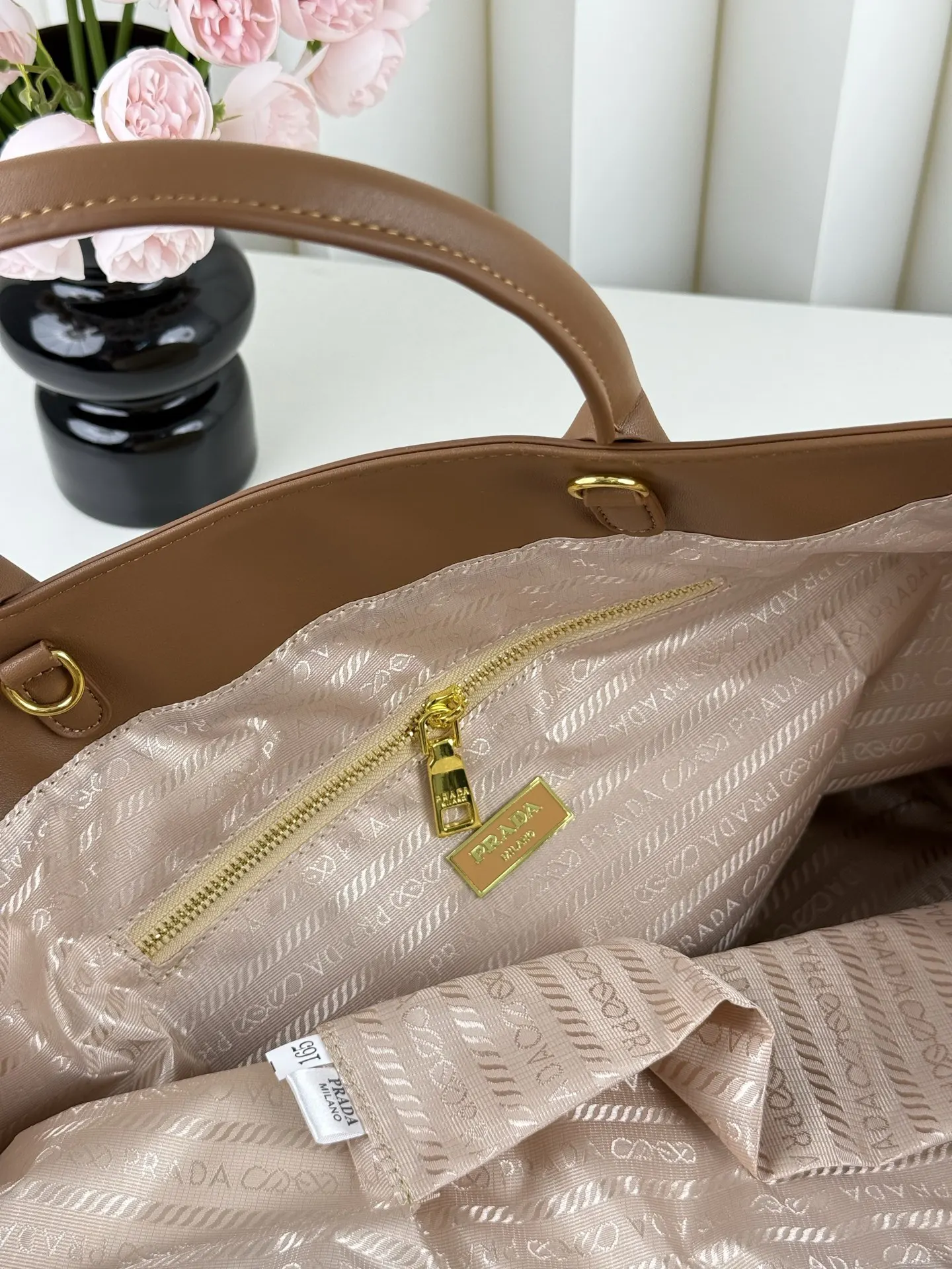 Prada 购物袋 轻便实用 托特包
