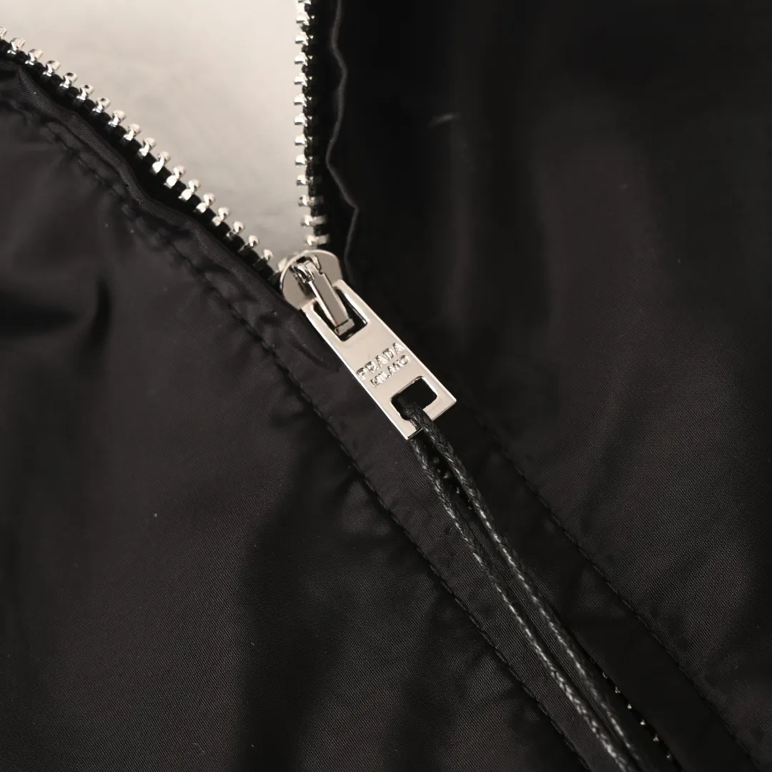 PRADA Re-Nylon尼龙 三角标 外套 通勤休闲款