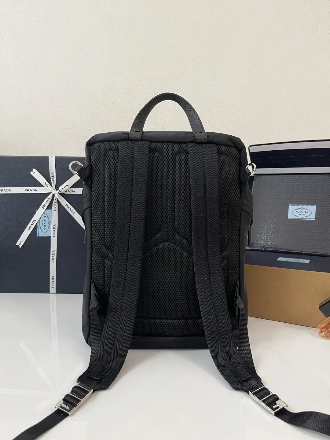 Prada 尼龍 雙肩包 实用雙肩款