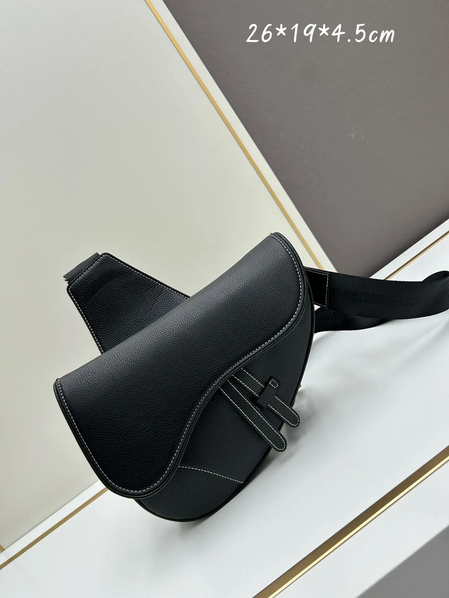 Dior 黑色 牛皮 马鞍包是经典系列的 单品 收纳包 旅行收纳款