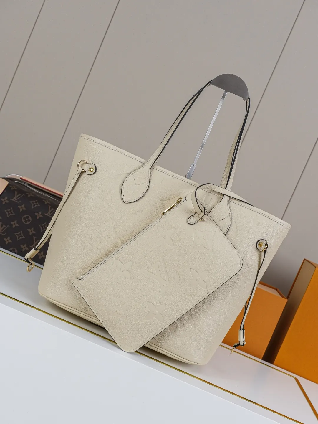 Neverfull 奶白 牛皮 收纳包 旅行收纳款