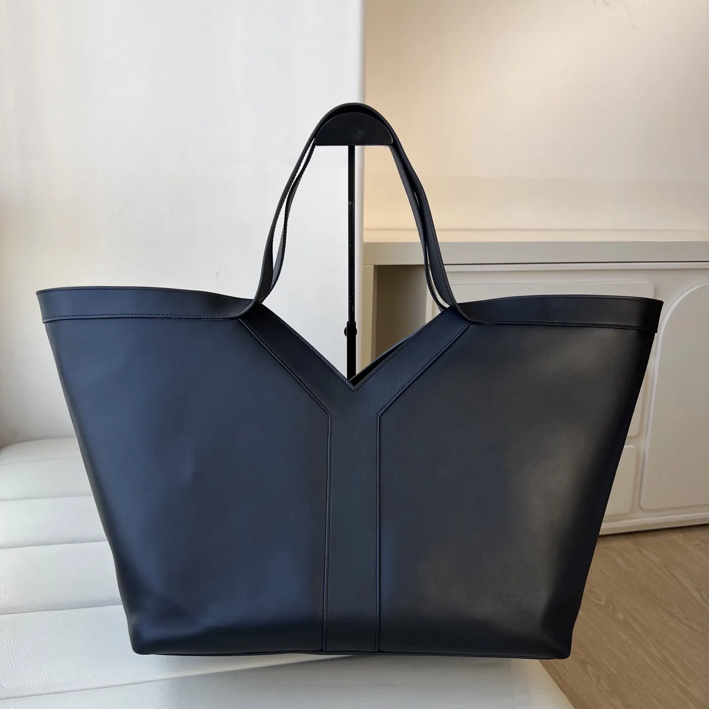 YSL 牛皮 Cabas 精细粒面皮革托特包 同色系绒面 大容量托特款