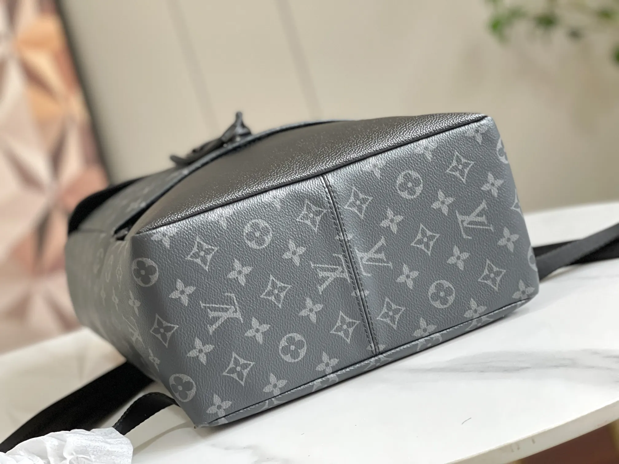 LV 帆布 庆祝 克全新 Saumur双肩包为经 实用双肩款