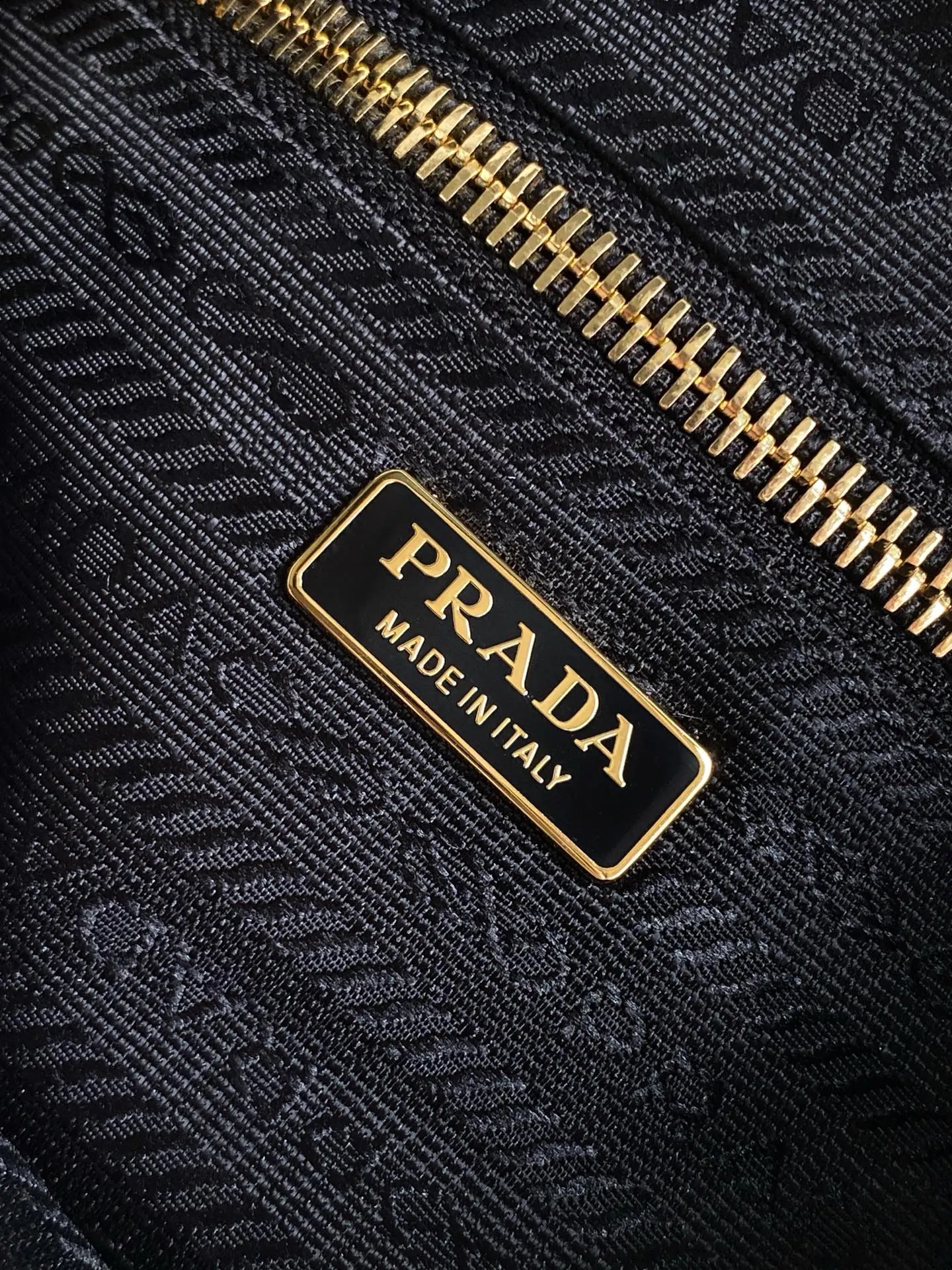 PRADA 1BC297 斜挎包 日常通勤款