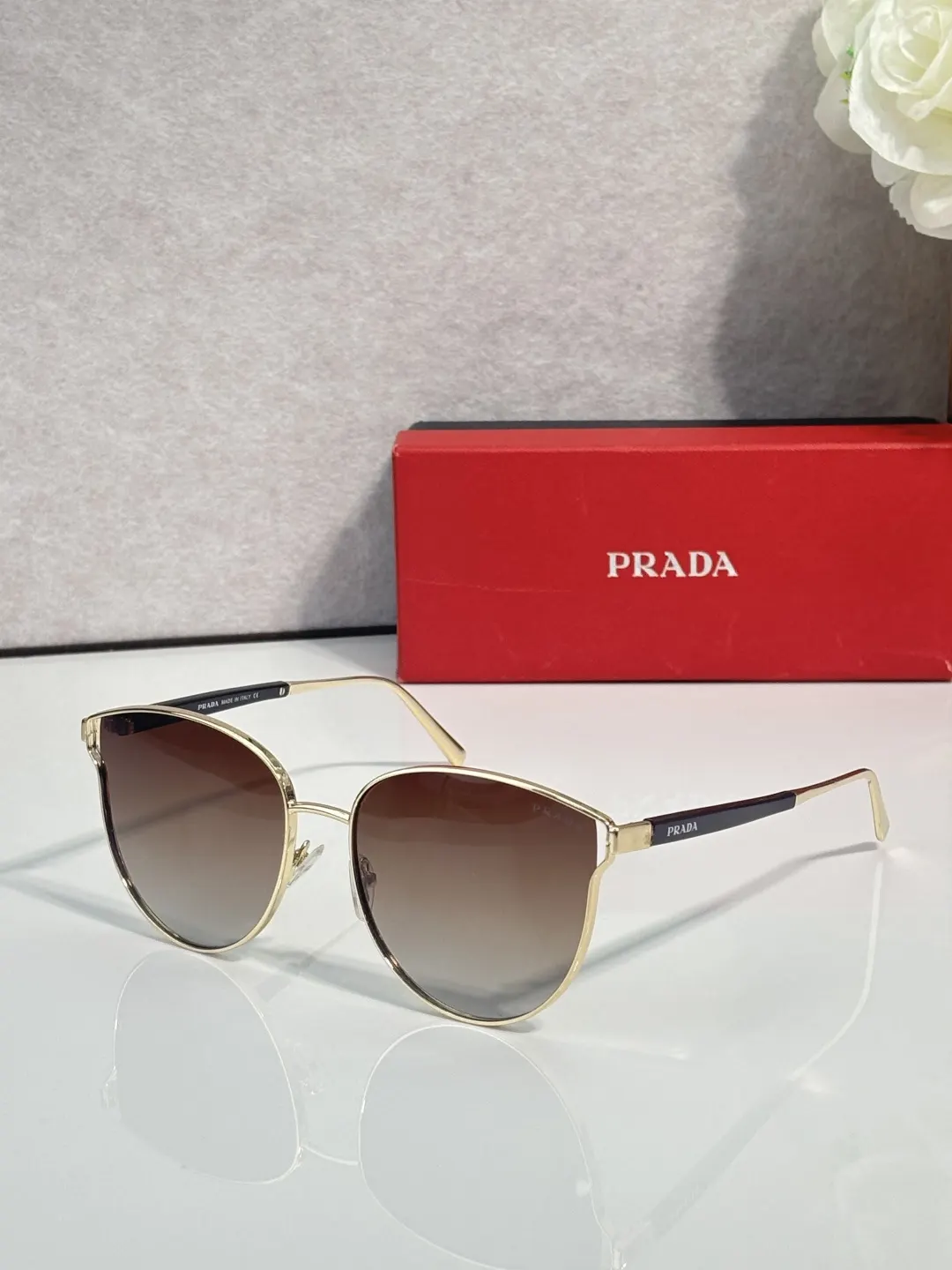 Prada 墨镜 时尚防晒款 款2