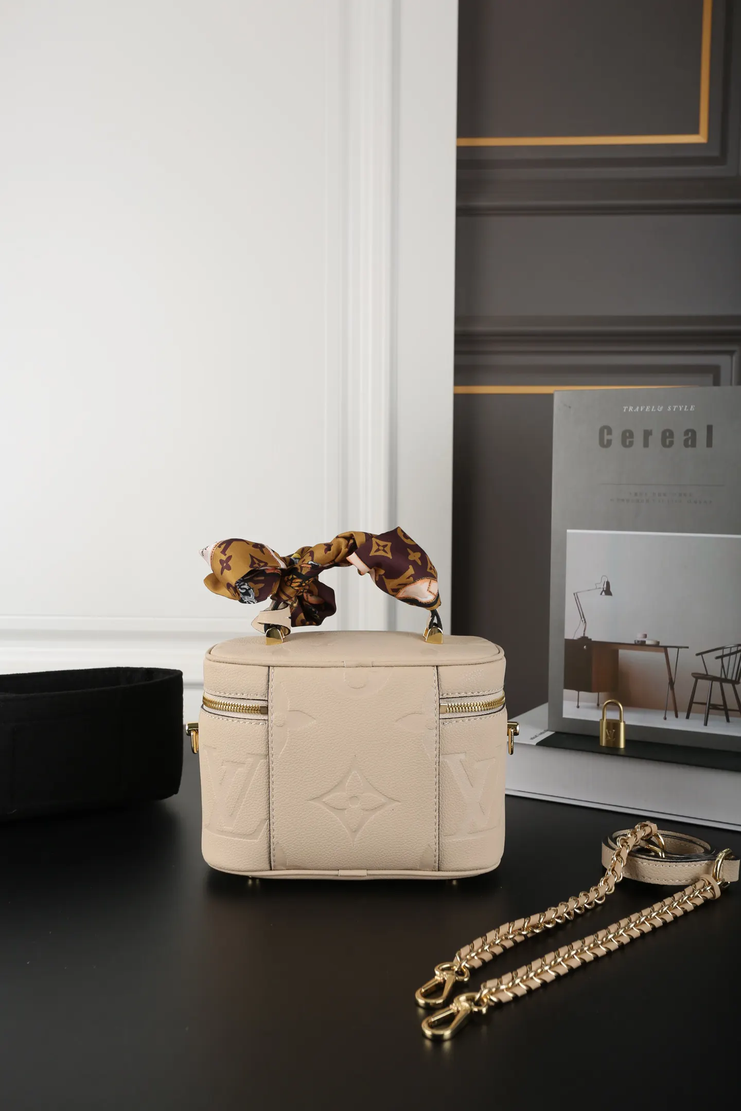 LV 全套 Vanity 压印 包 梳妆包 包 盒 斜挎包 轻便斜挎款