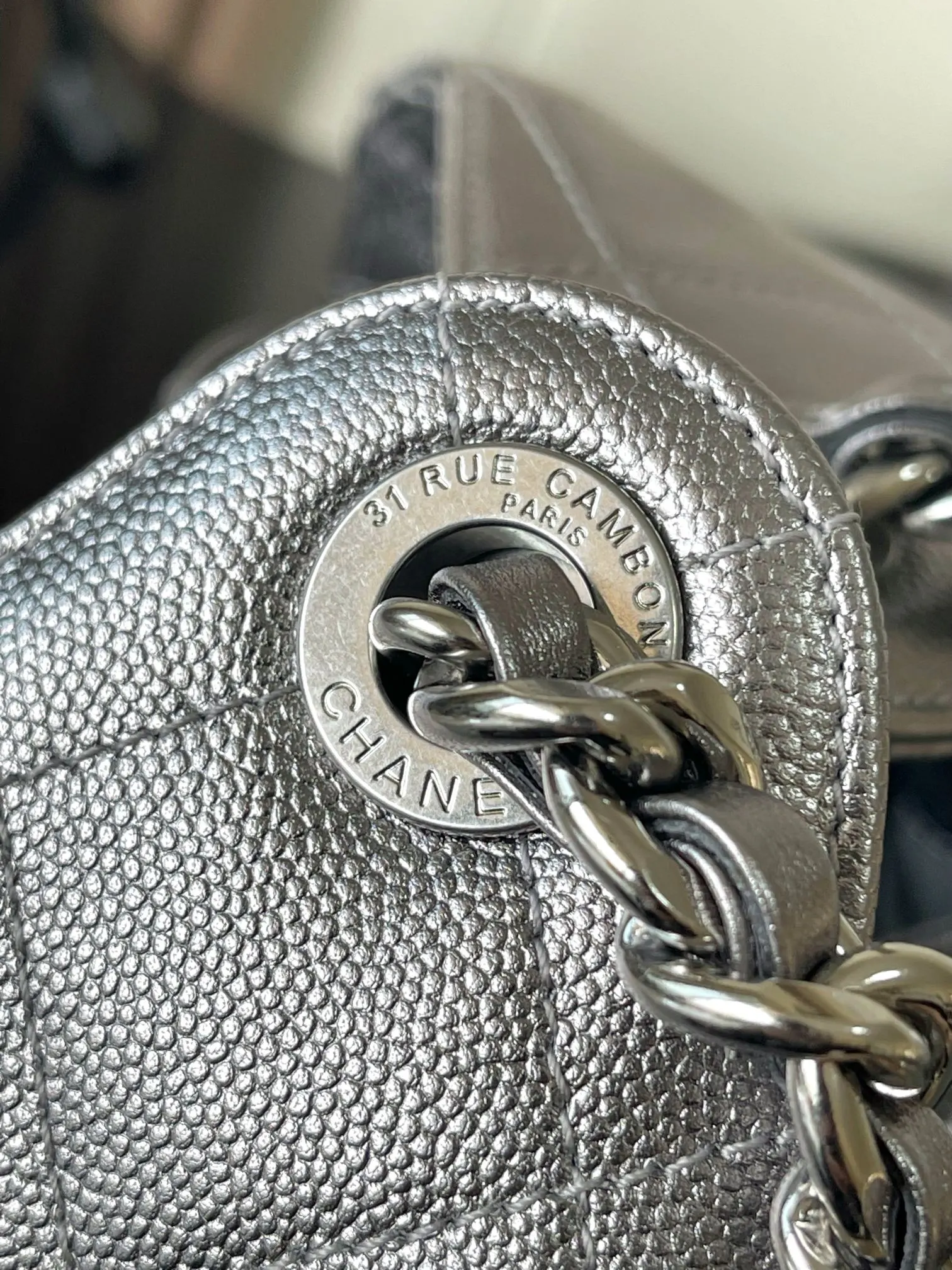 Chanel 銀灰色牛皮Hobo腋下包 金链