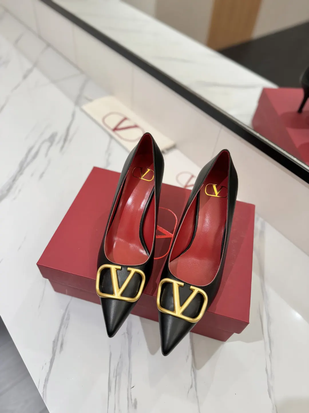 Valentino 金色 平底鞋 通勤约会款