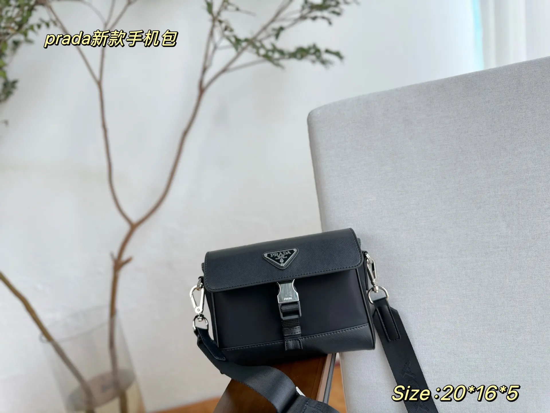 Prada 尼龙 手拿包 精致手拿款