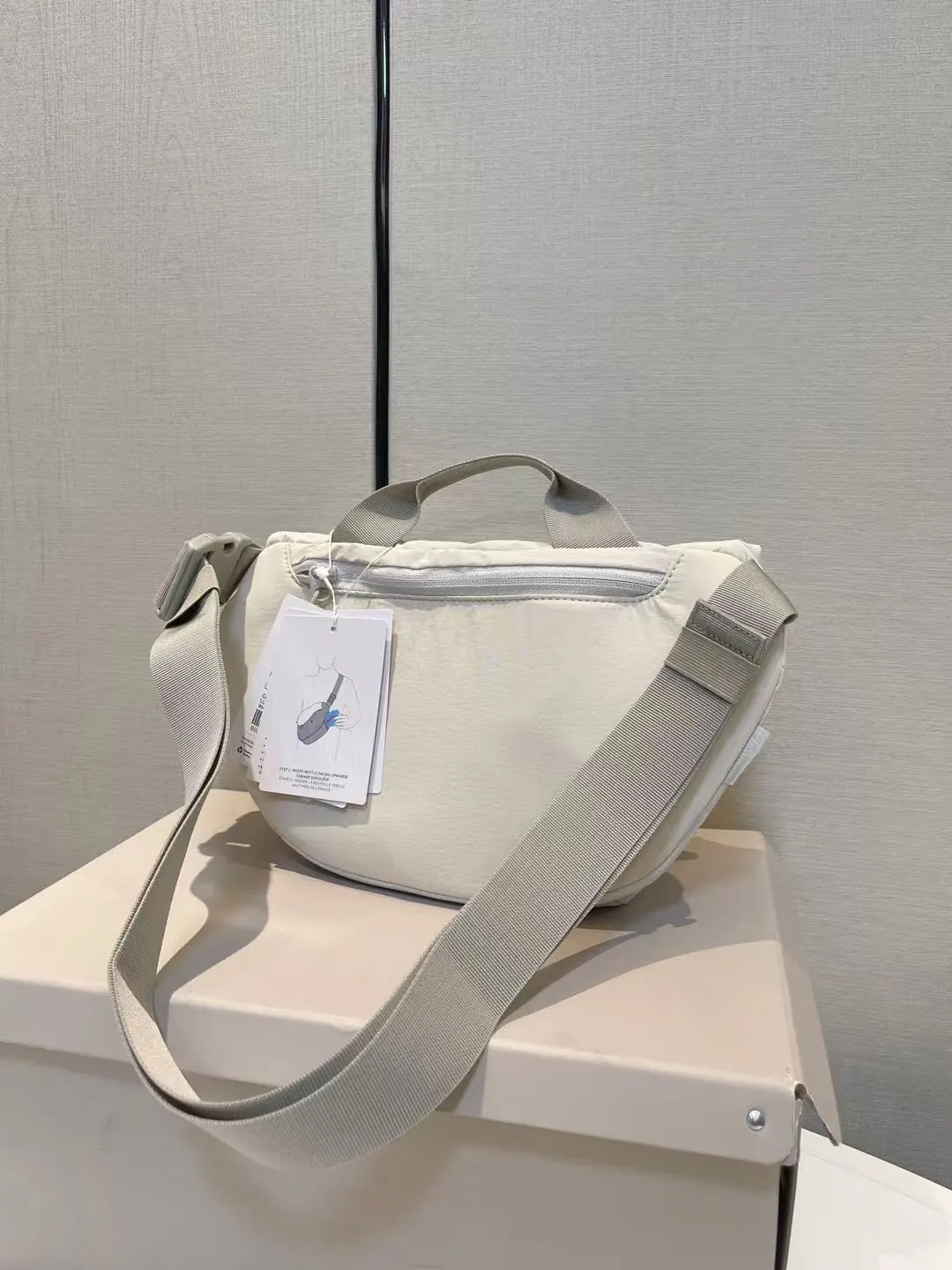 黑色 Lululemon Curved Cross 腰包 休閒腰包款