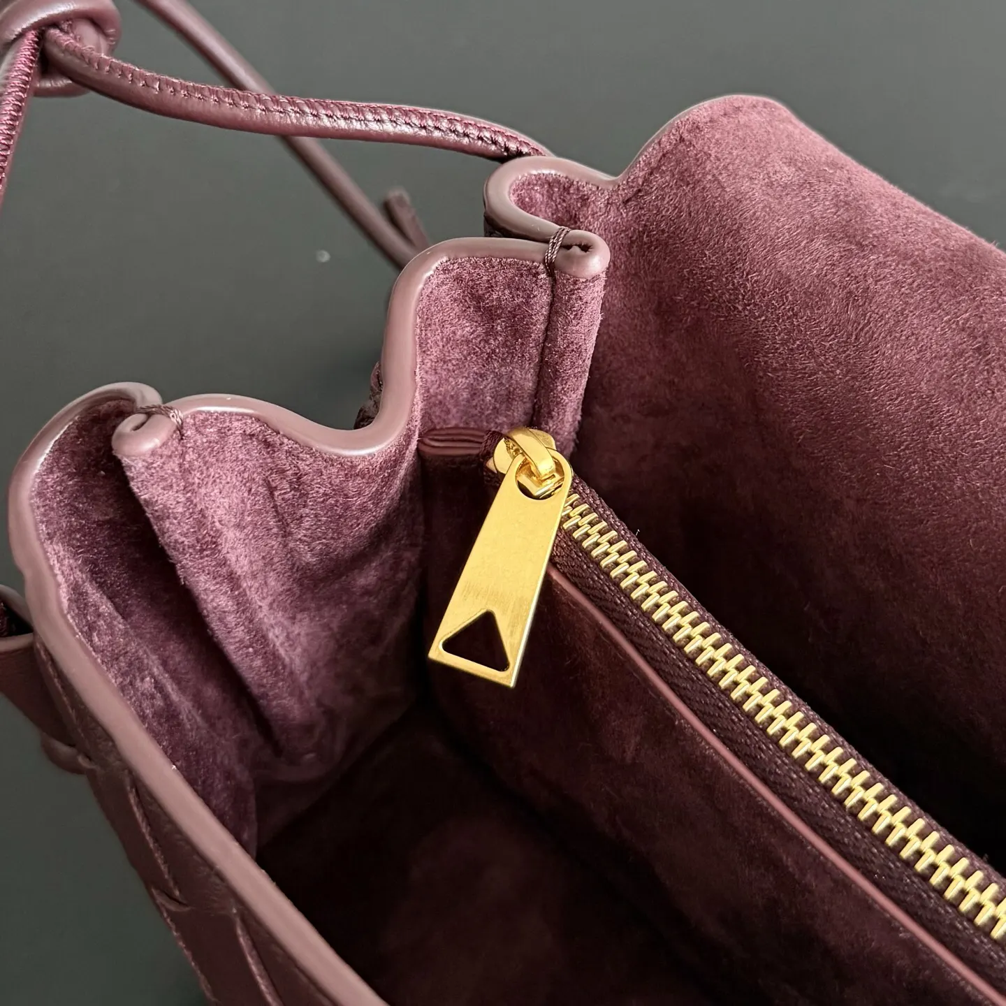 Bottega Veneta 手拿包 精致手拿款(數字9) Bottega Veneta 手拿包 精致手拿款(數字9)
