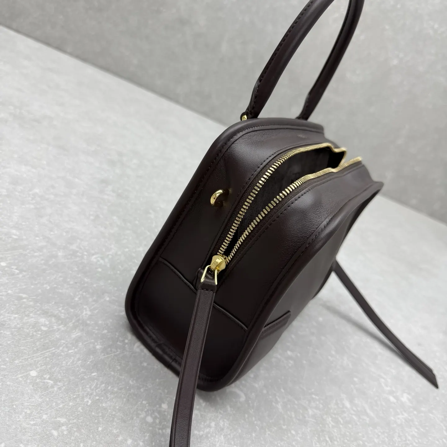 Loewe 皮革 ｛小全皮咖啡｝出 Amazona 手袋 斜背包 輕便斜挎款