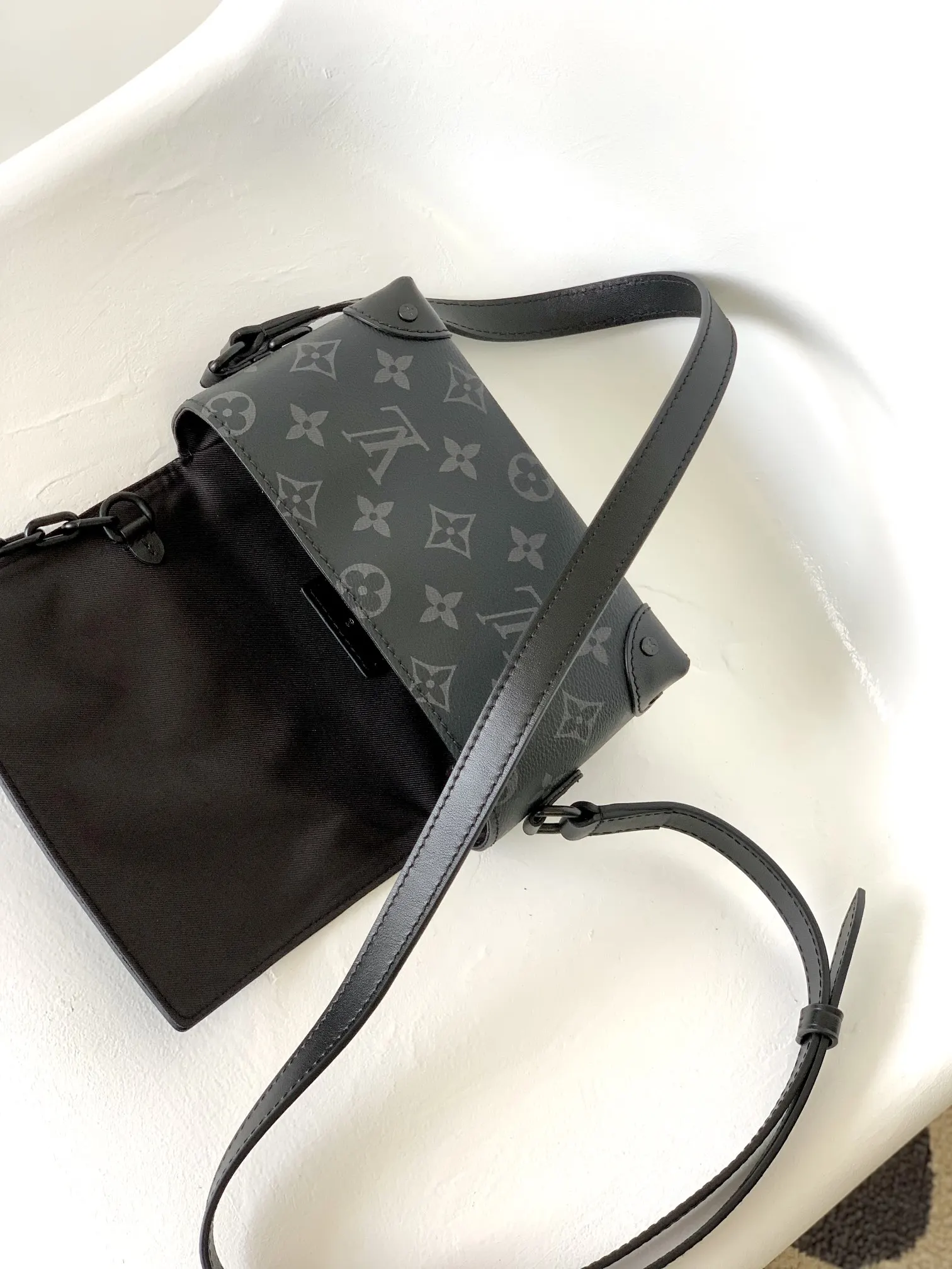 LV chain bag, shoulder crossbody model Image 7 LV chain bag, shoulder crossbody model Image 7