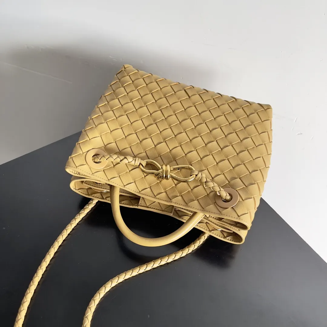 Bottega Veneta Andiamo 白色 编织手提包 精选款