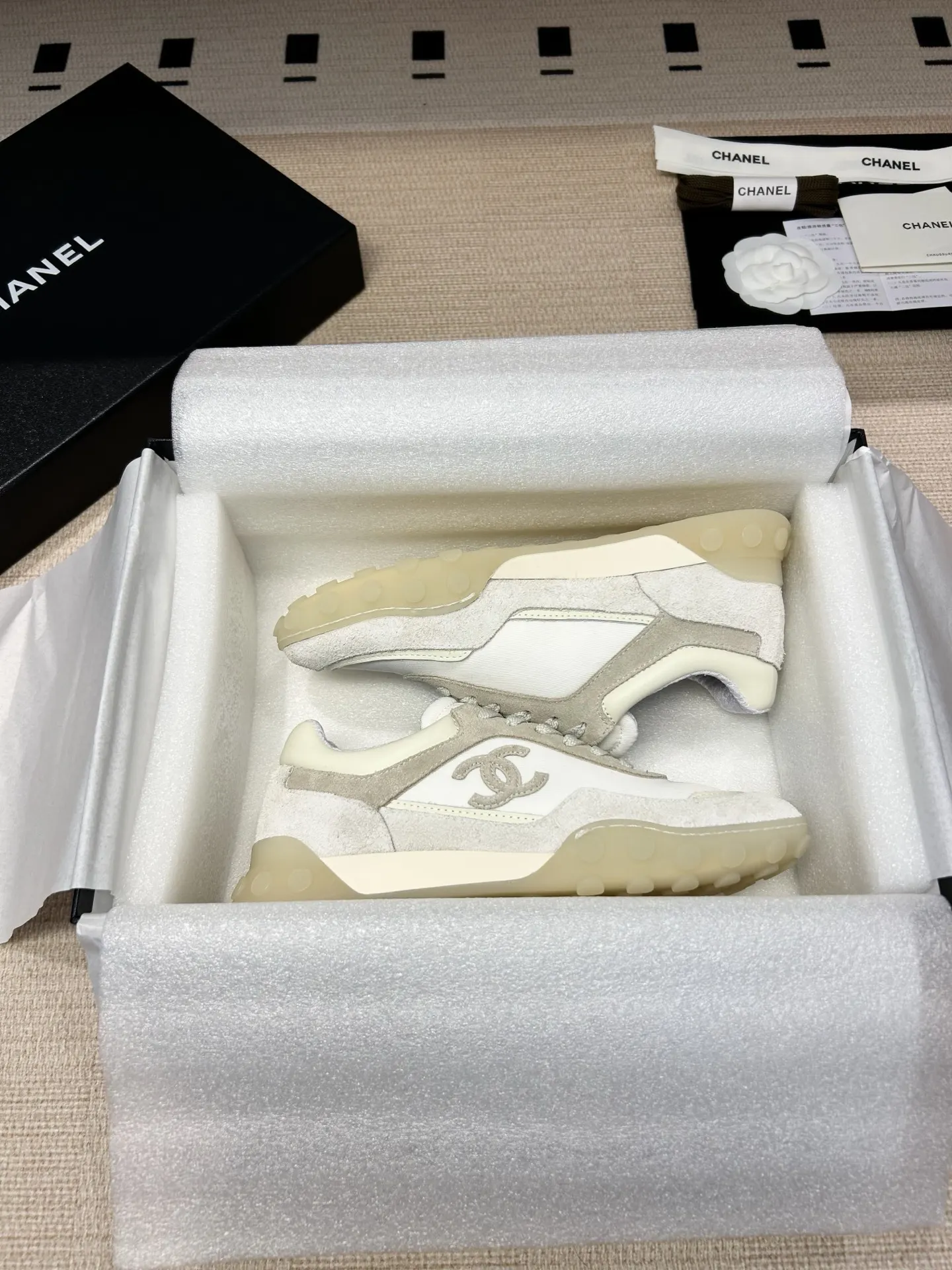 Chanel 白色/红色 皮革 乐福鞋