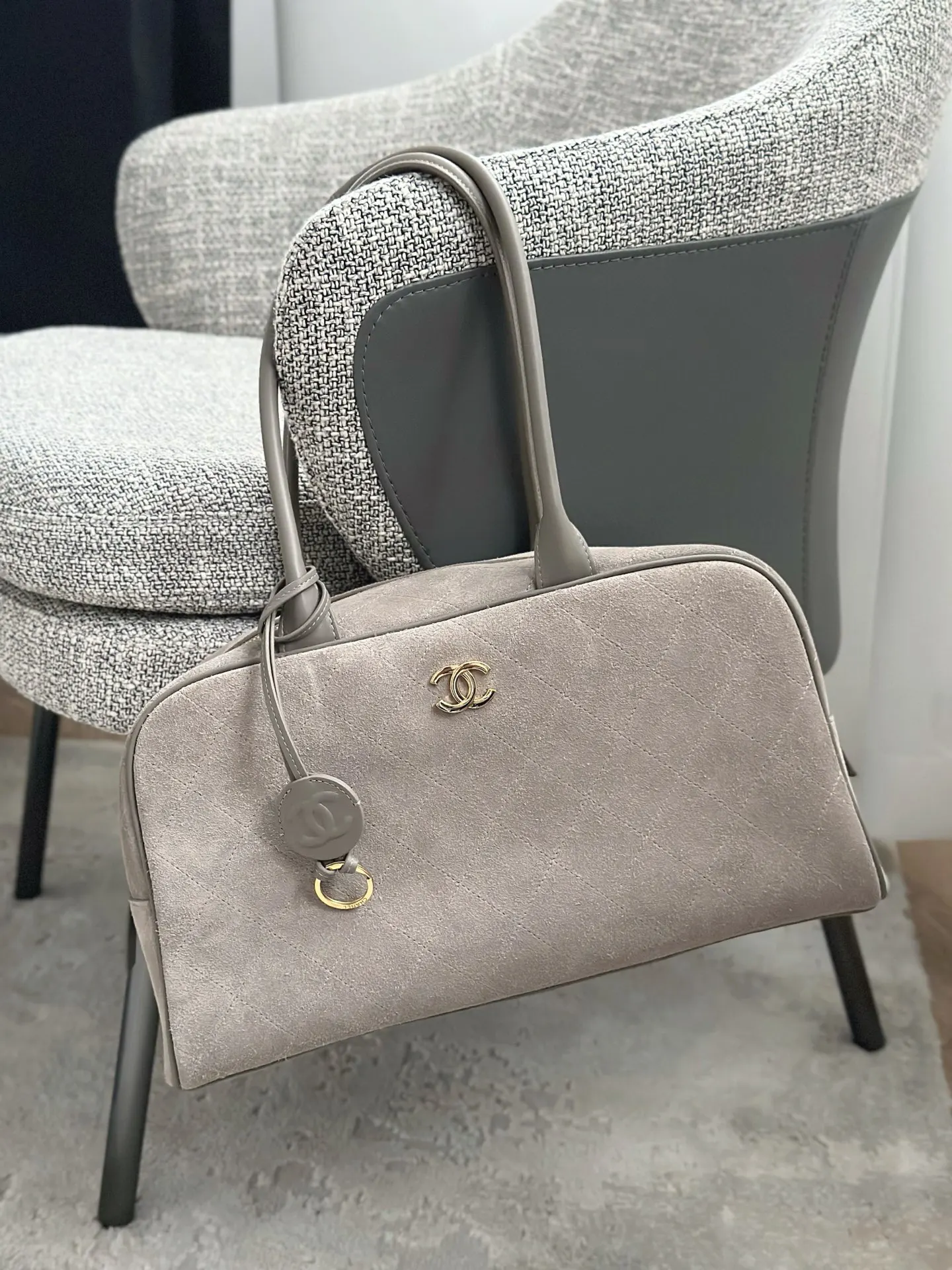 Chanel Cowhide Bag Chain Shoulder and Crossbody Wear Image 9 Chanel Cowhide Bag Chain Shoulder and Crossbody Wear Image 9