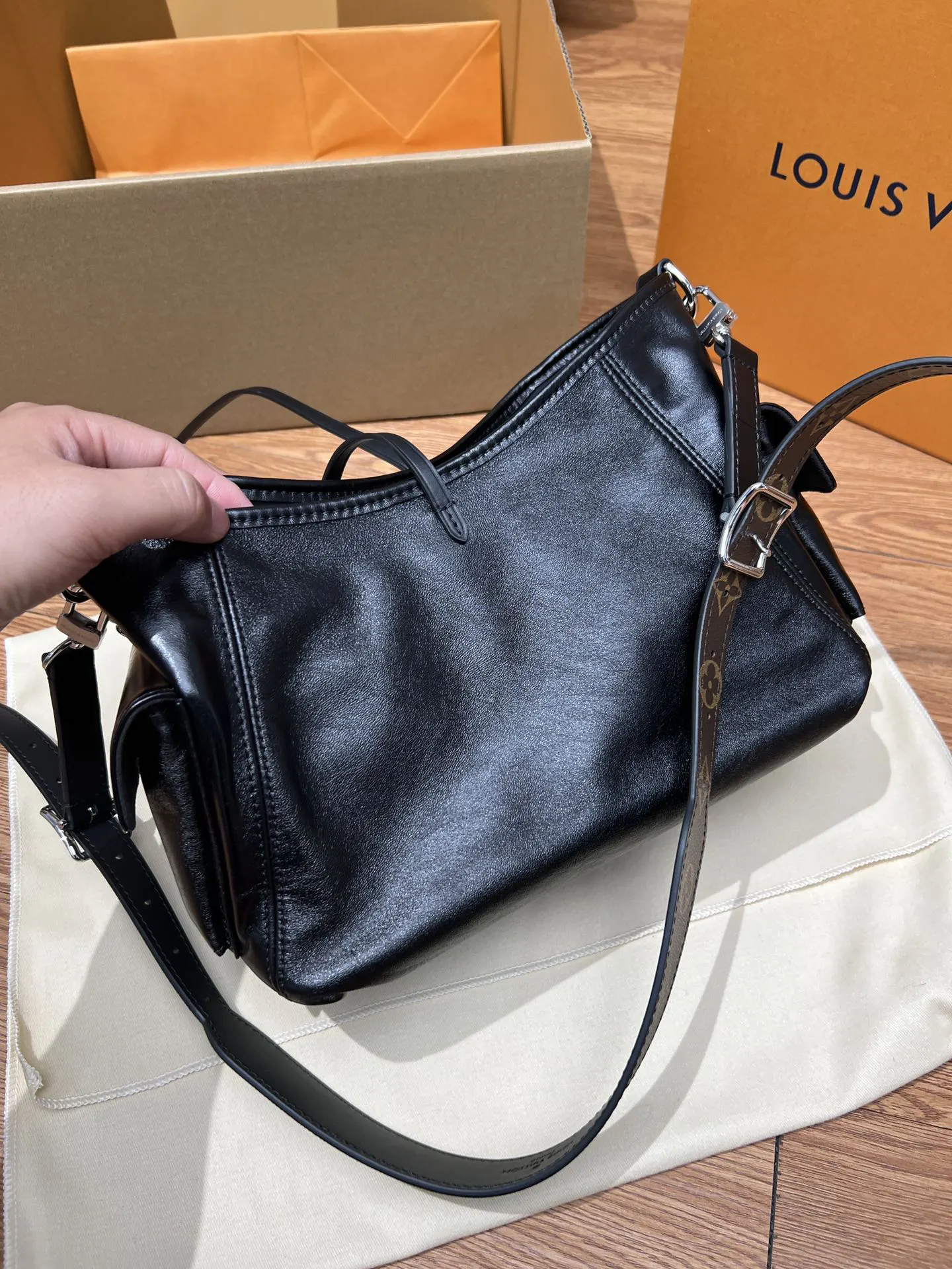 CarryAll 羊皮 雙肩包 实用雙肩款