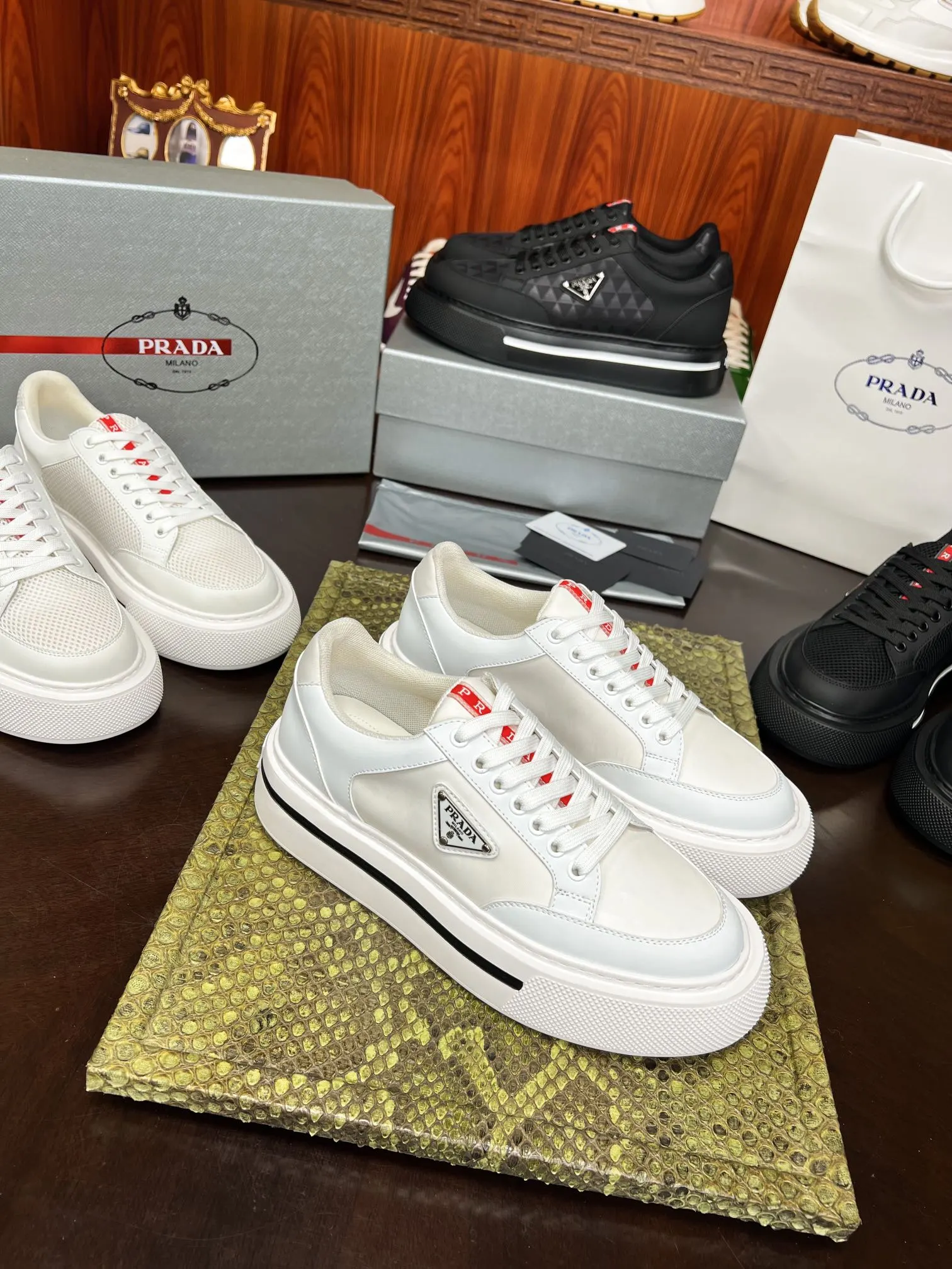 Prada 牛皮 休闲鞋 舒适