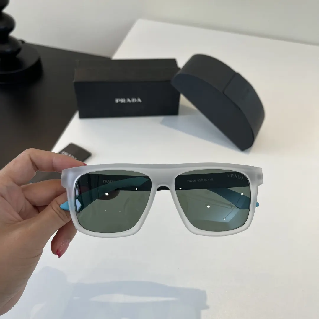 PRADA 太阳眼镜 时尚遮阳款