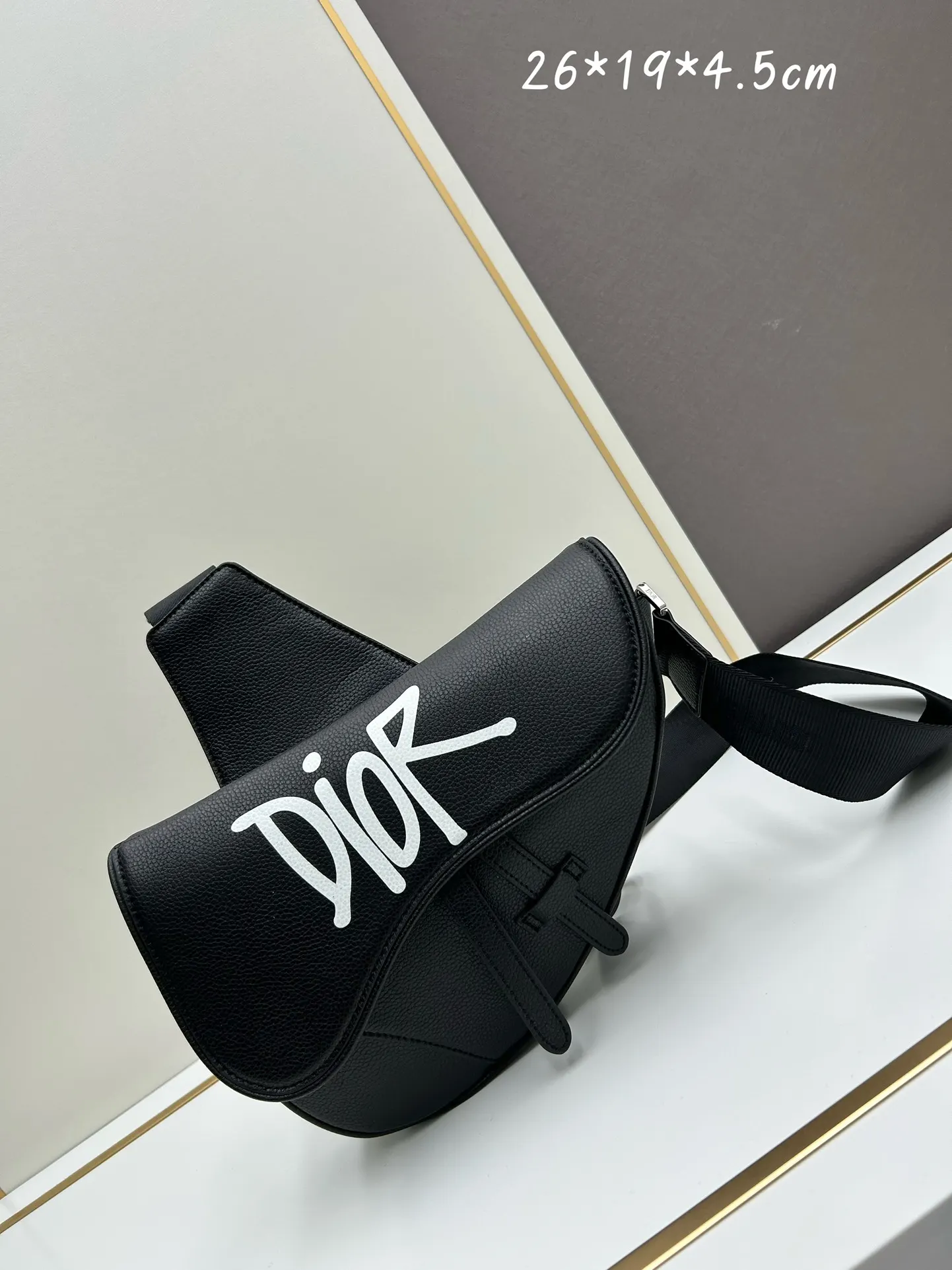 Dior 黑色 牛皮 马鞍包是经典系列的 单品 收纳包 旅行收纳款