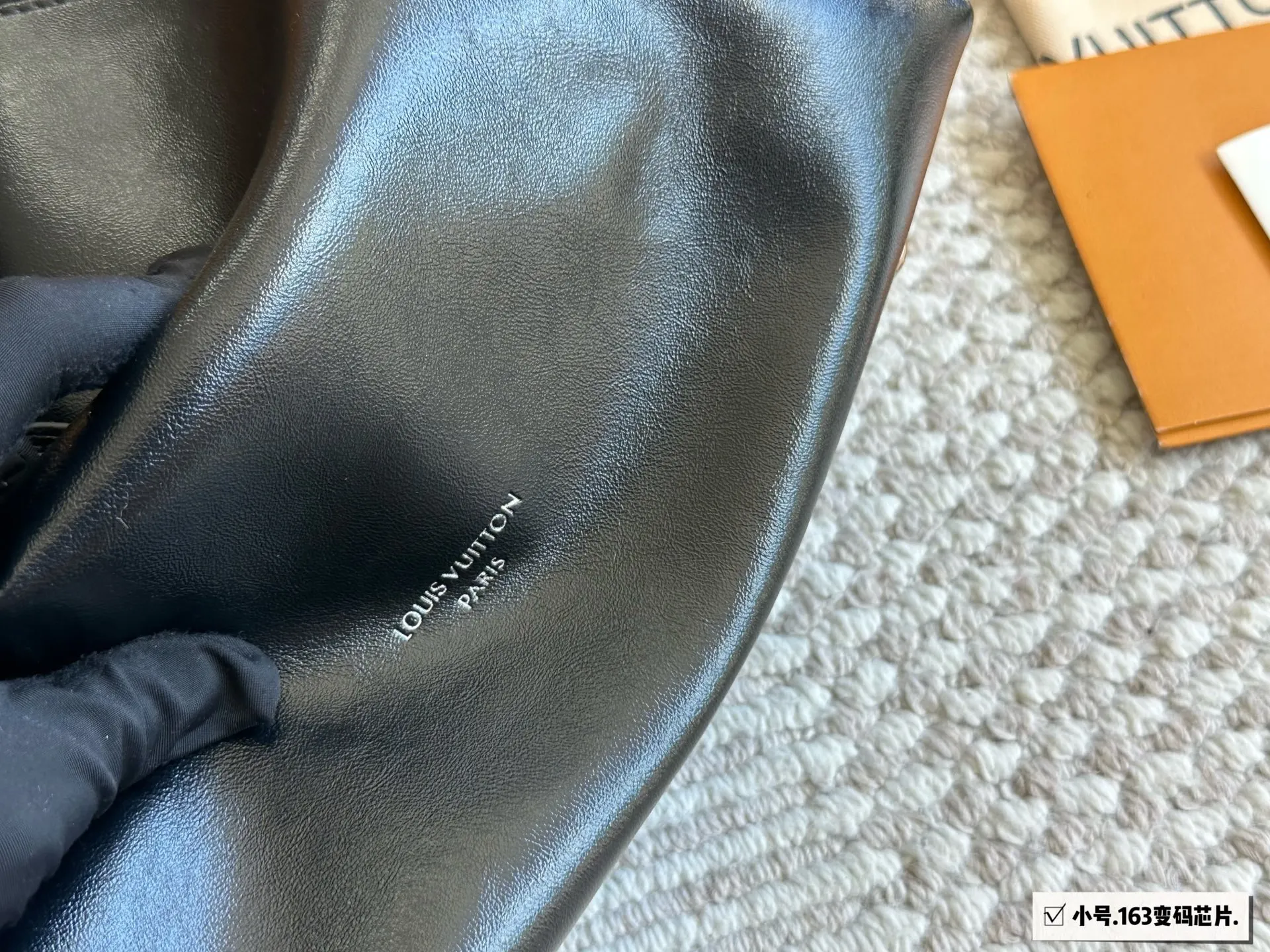 CarryAll 牛皮 CARRYALLDARK 中号 斜背包 輕便斜挎款