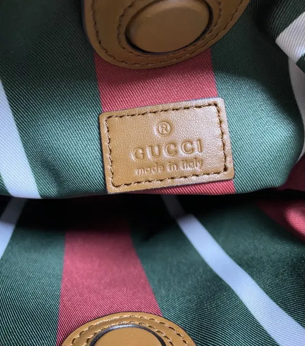 Gucci GG Emblem 水桶包 休閒水桶款