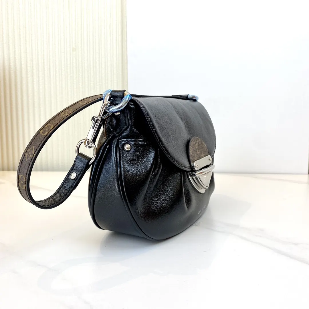 LV 牛皮 动态变码 以崭新系列展现品牌风华 倾情推 收納包 旅行收納款(數字5) LV 牛皮 动态变码 以崭新系列展现品牌风华 倾情推 收納包 旅行收納款(數字5)