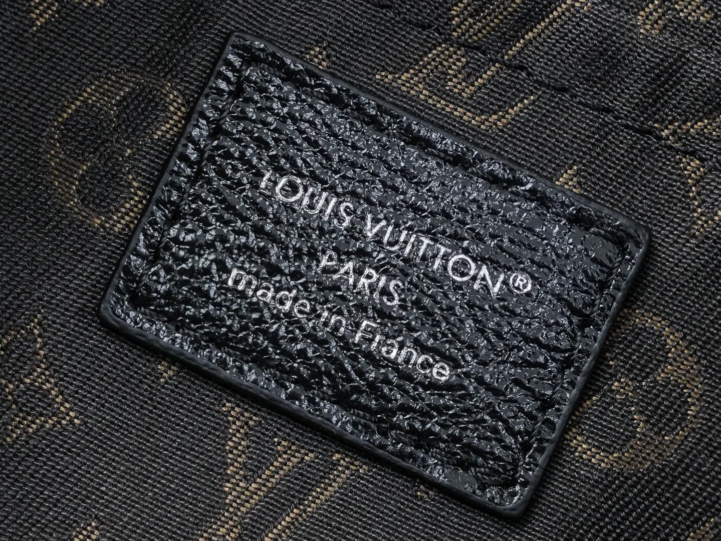 LV 牛皮 内衬点缀标志性 Mo图案 手提包 通勤手提款