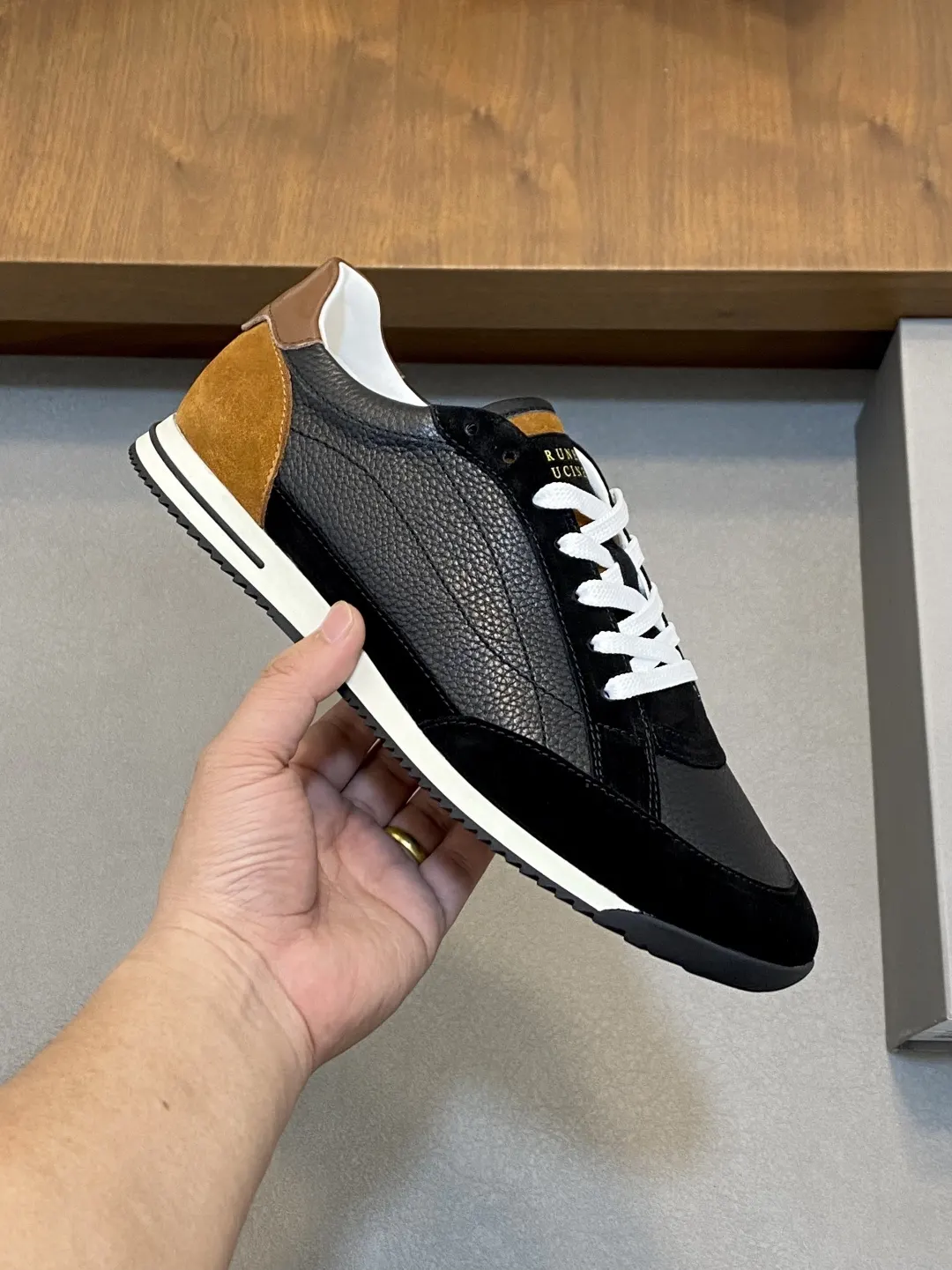 Brunello Cucinelli SS 白色 運動鞋 休閒百搭款(數字4) Brunello Cucinelli SS 白色 運動鞋 休閒百搭款(數字4)