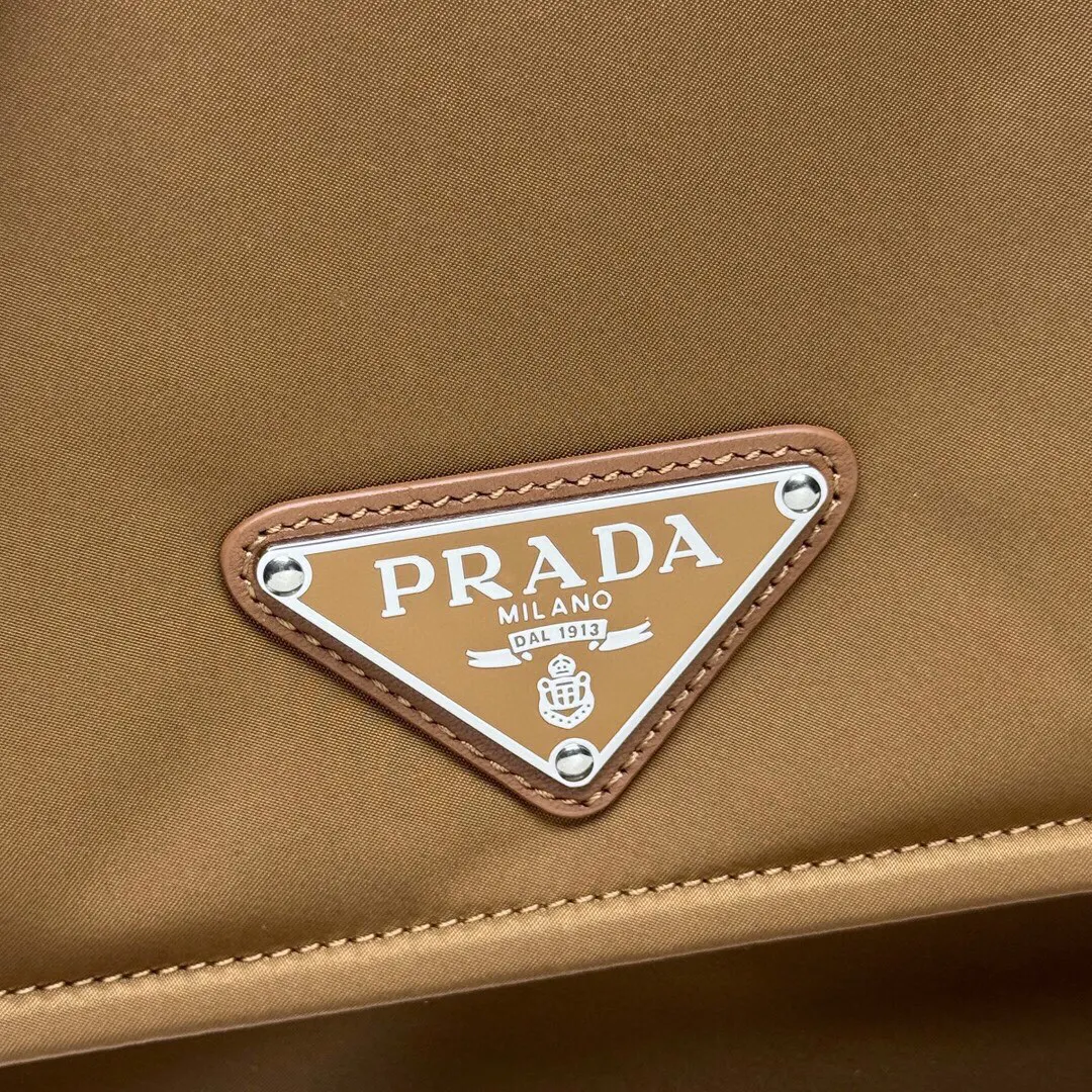 Prada Re-Nylon 尼龙 皮革 邮差包 斜挎包