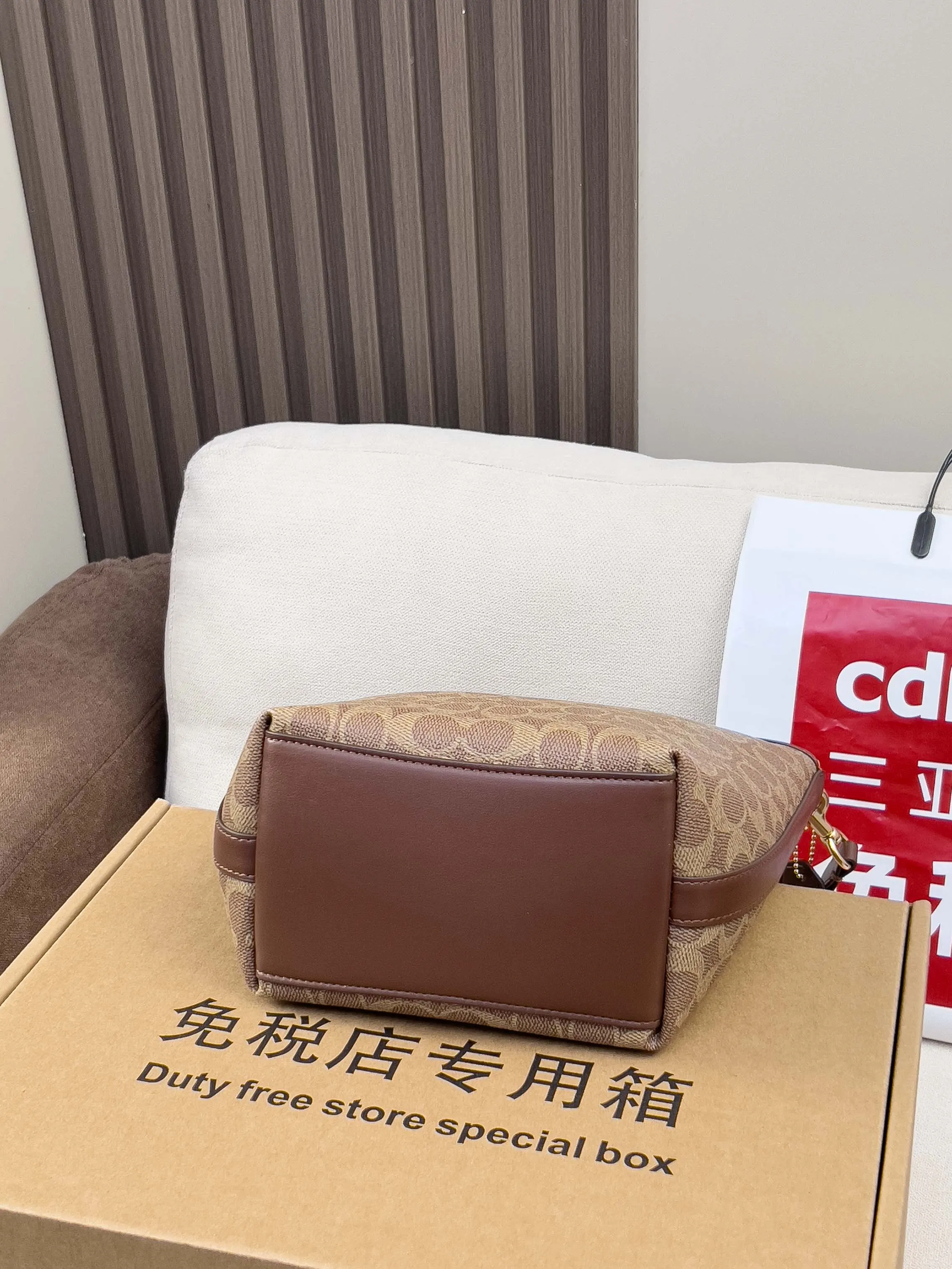 Coach 图片 七色水桶包 ～ 推 腋下包 復古腋下背款