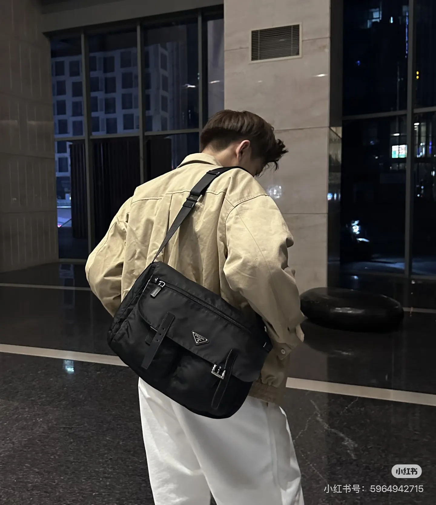 PRADA 邮差包 通勤百搭款
