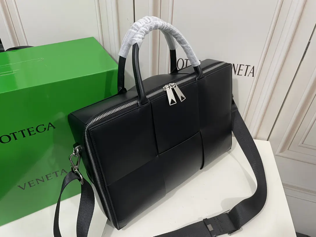 Bottega Veneta 銀色 牛皮 公文包 商務通勤款
