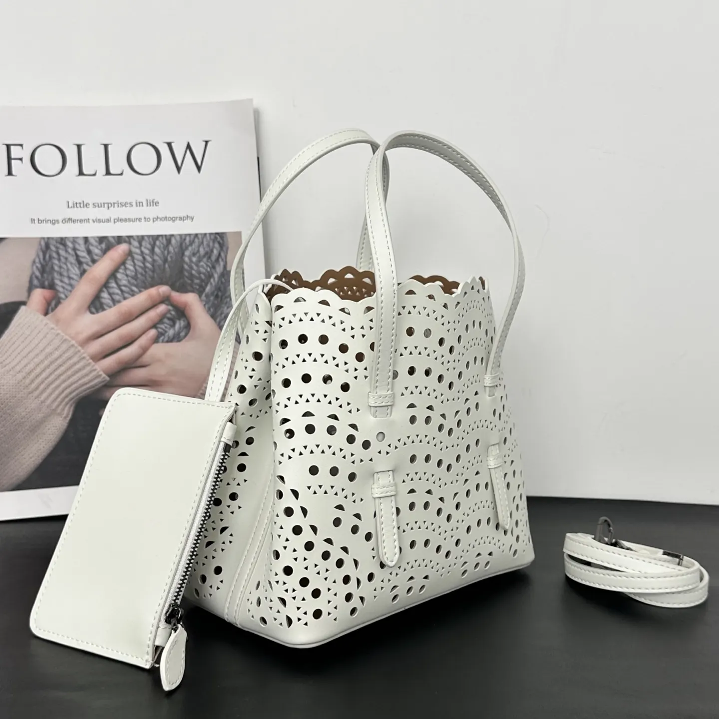 白色 牛皮 ALAÏA 中号 白色 波浪图案 ALAIA 托特包 大容量托特款