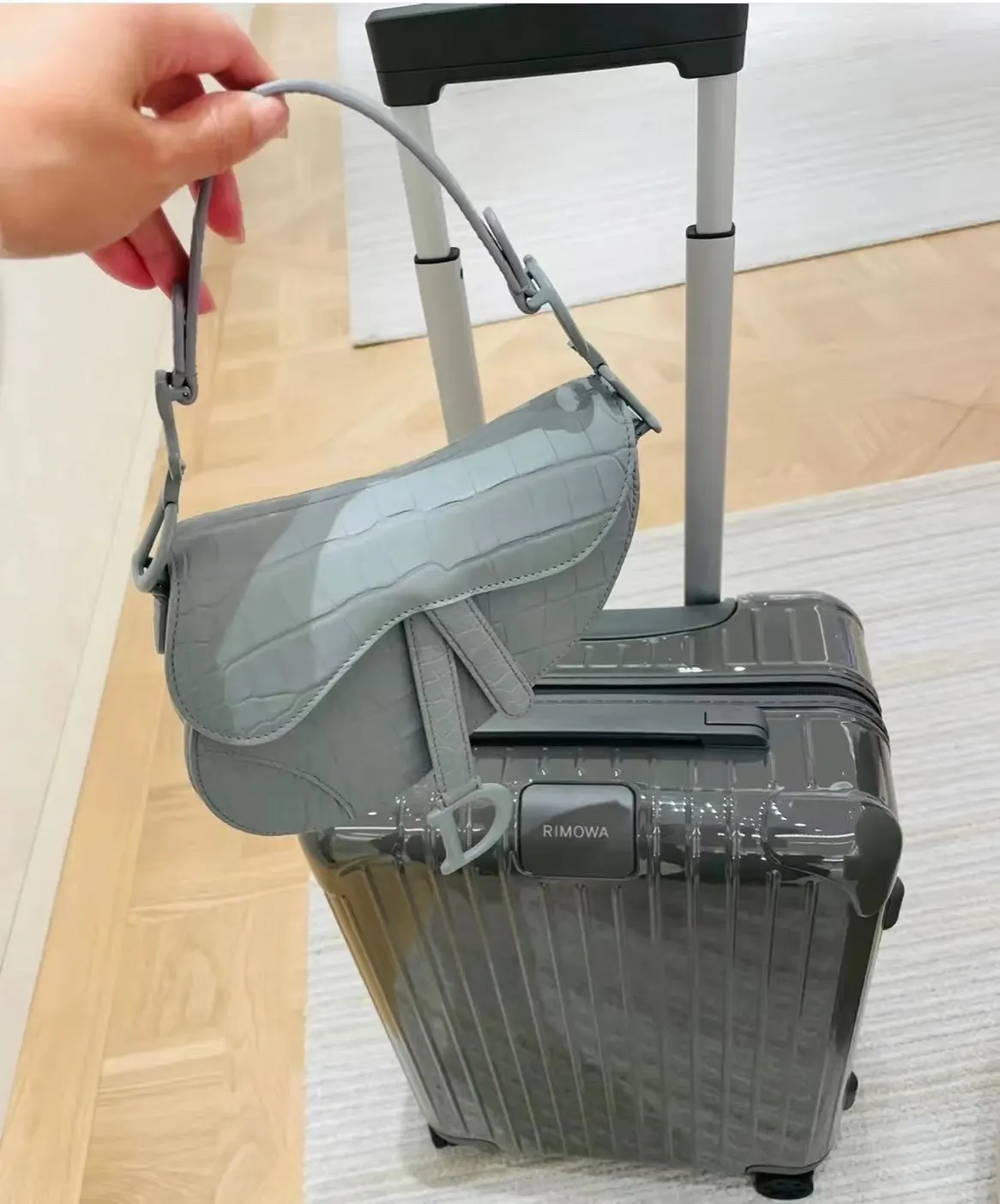 灰色 日默瓦RIMOWA Essential 系列 马卡龙 行李箱 旅行拉杆款 輕便出行款