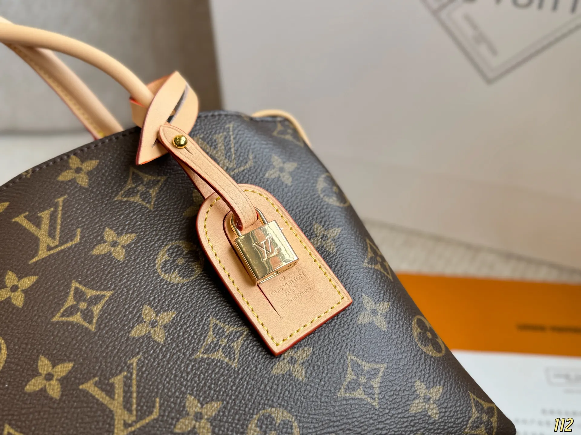 LV 重金钢五金 变频 托特包 轻 大容量托特款(數字9) LV 重金钢五金 变频 托特包 轻 大容量托特款(數字9)