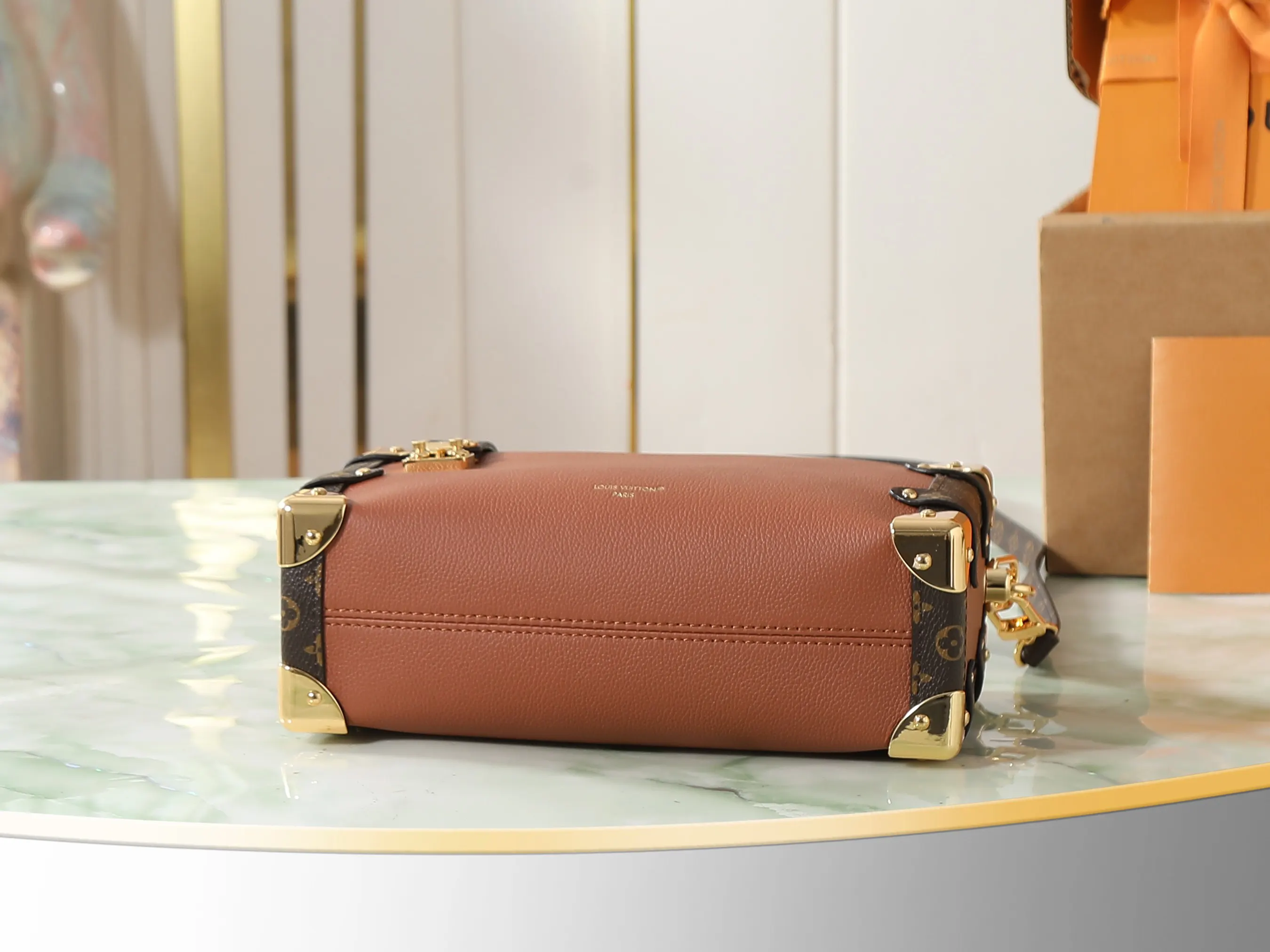 LV gold, handbag Image 4 LV gold, handbag Image 4