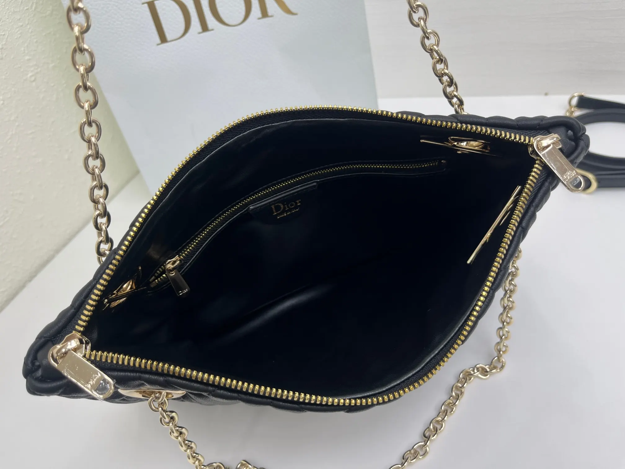 Dior 突显饰以蓬蓬超大藤格纹的新材质 为經典图案注入立体风 鏈條包 精致鏈條款(數字9) Dior 突显饰以蓬蓬超大藤格纹的新材质 为經典图案注入立体风 鏈條包 精致鏈條款(數字9)