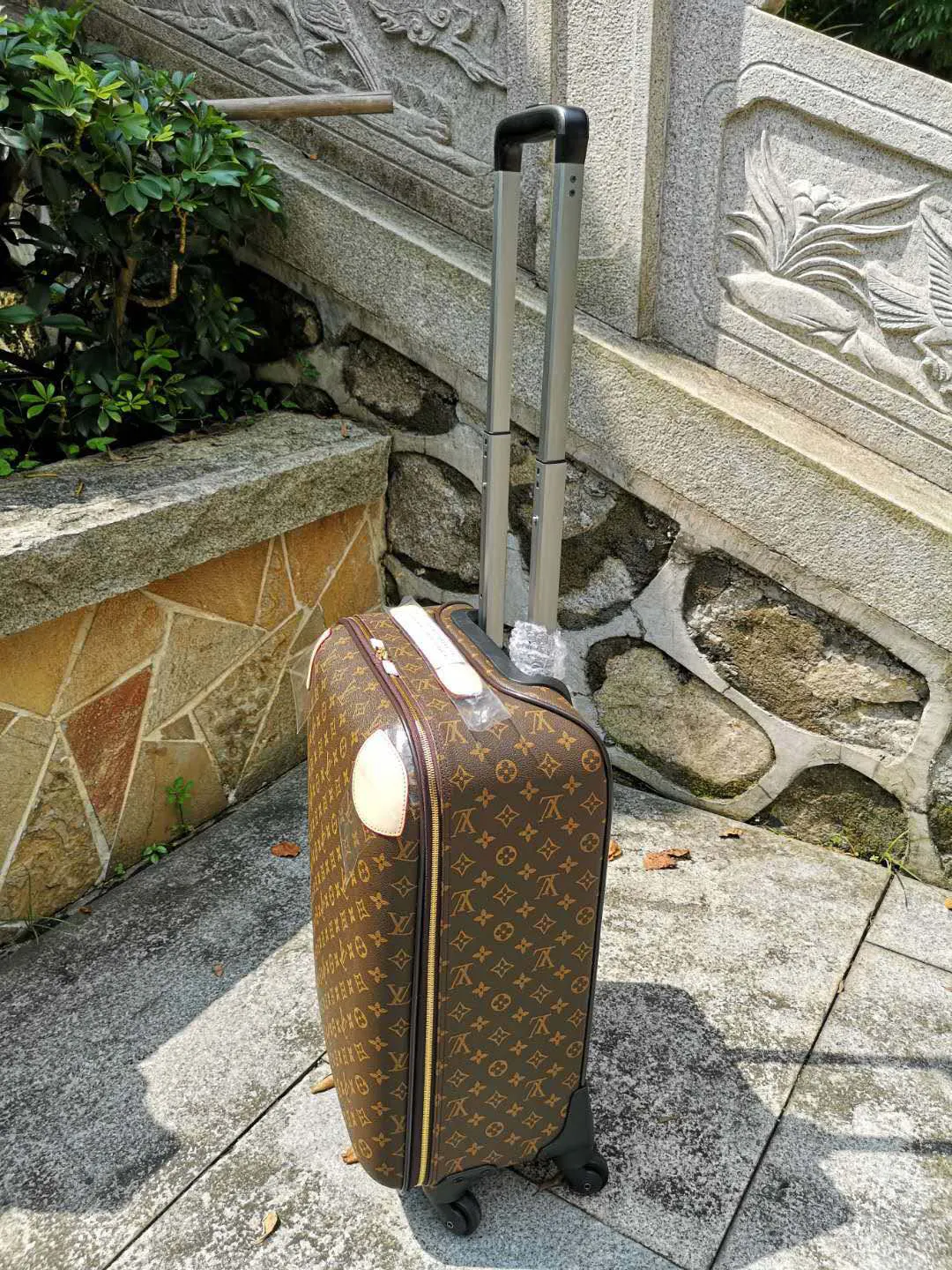 LV 数量不多 赶紧抢购 勾引 产品抢先上市 实 行李箱 旅行拉杆款 轻便出行款